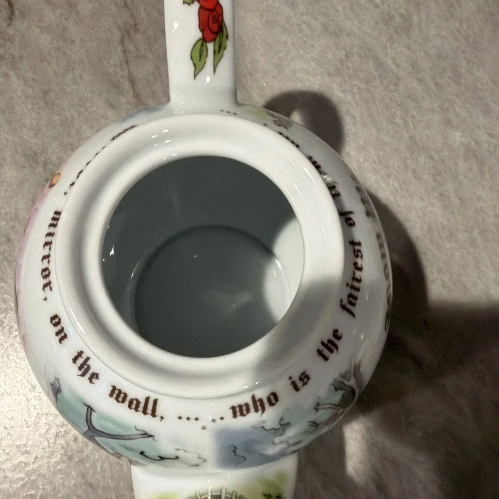 Paul Cardew Design Teapot Snow White Poisoned Apple Porcelain England‎ 2012 NWB